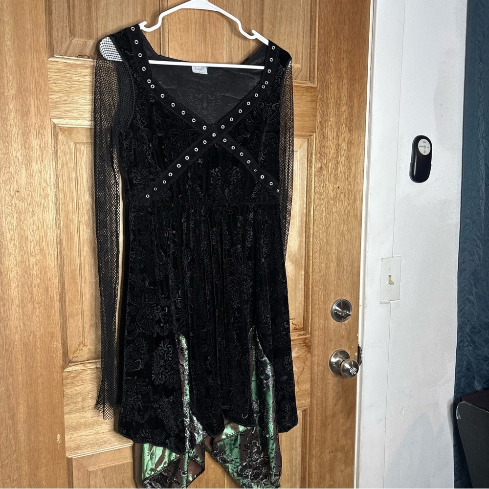 Women’s Spirit costume dark Black Velvet with lace size M